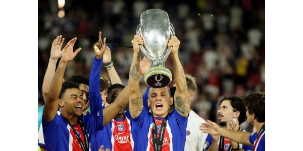 Tien jaar later keerde Lucas Digne terug naar Paris Saint-Germain Tien jaar later keerde Lucas Digne terug naar Paris Saint-Germain